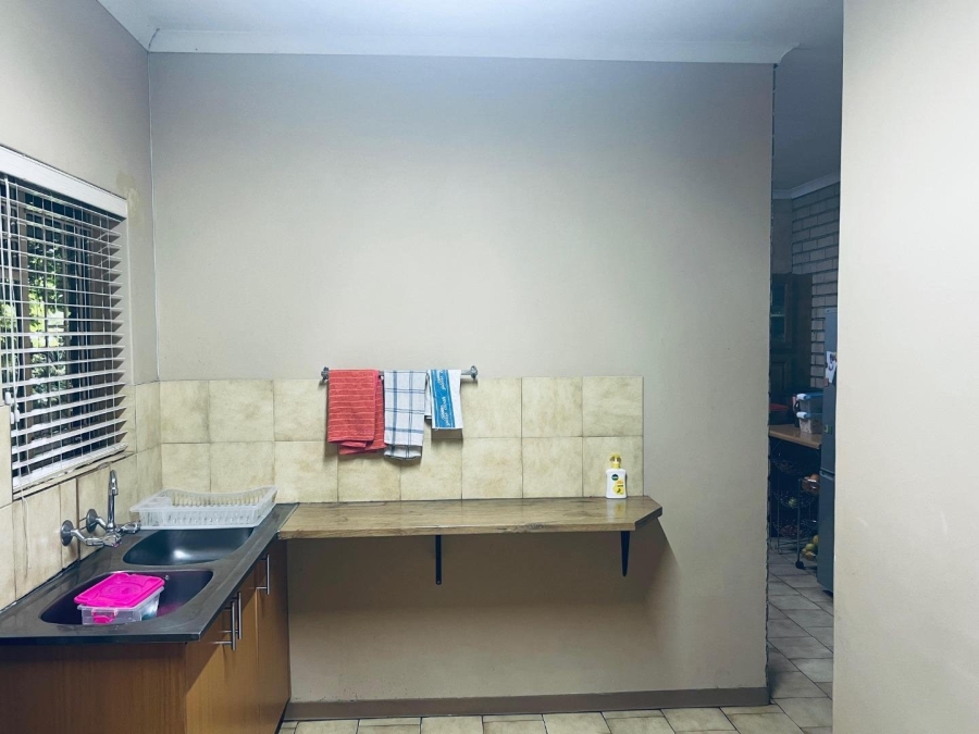 5 Bedroom Property for Sale in Potchefstroom South North West